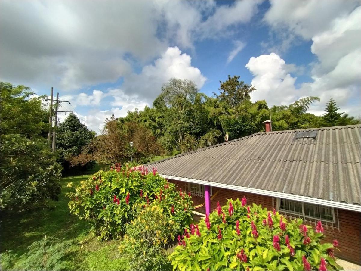 La Acuarela, Posada De La Monita Pereira Extérieur photo