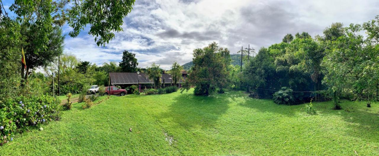La Acuarela, Posada De La Monita Pereira Extérieur photo