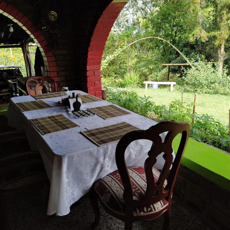 La Acuarela, Posada De La Monita Pereira Extérieur photo